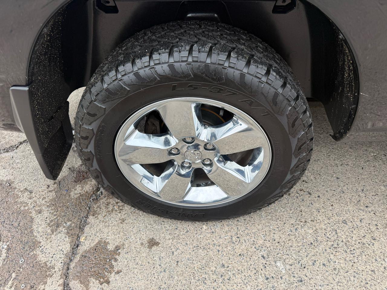 RAM 1500 SLT Crew Cab SWB 4WD 2017