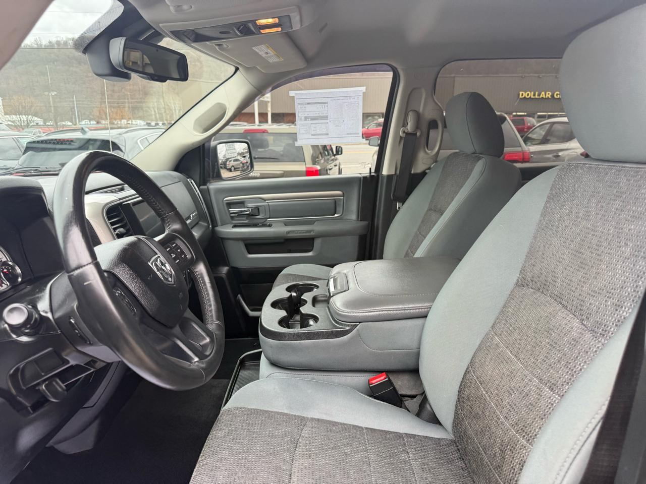 RAM 1500 SLT Crew Cab SWB 4WD 2017