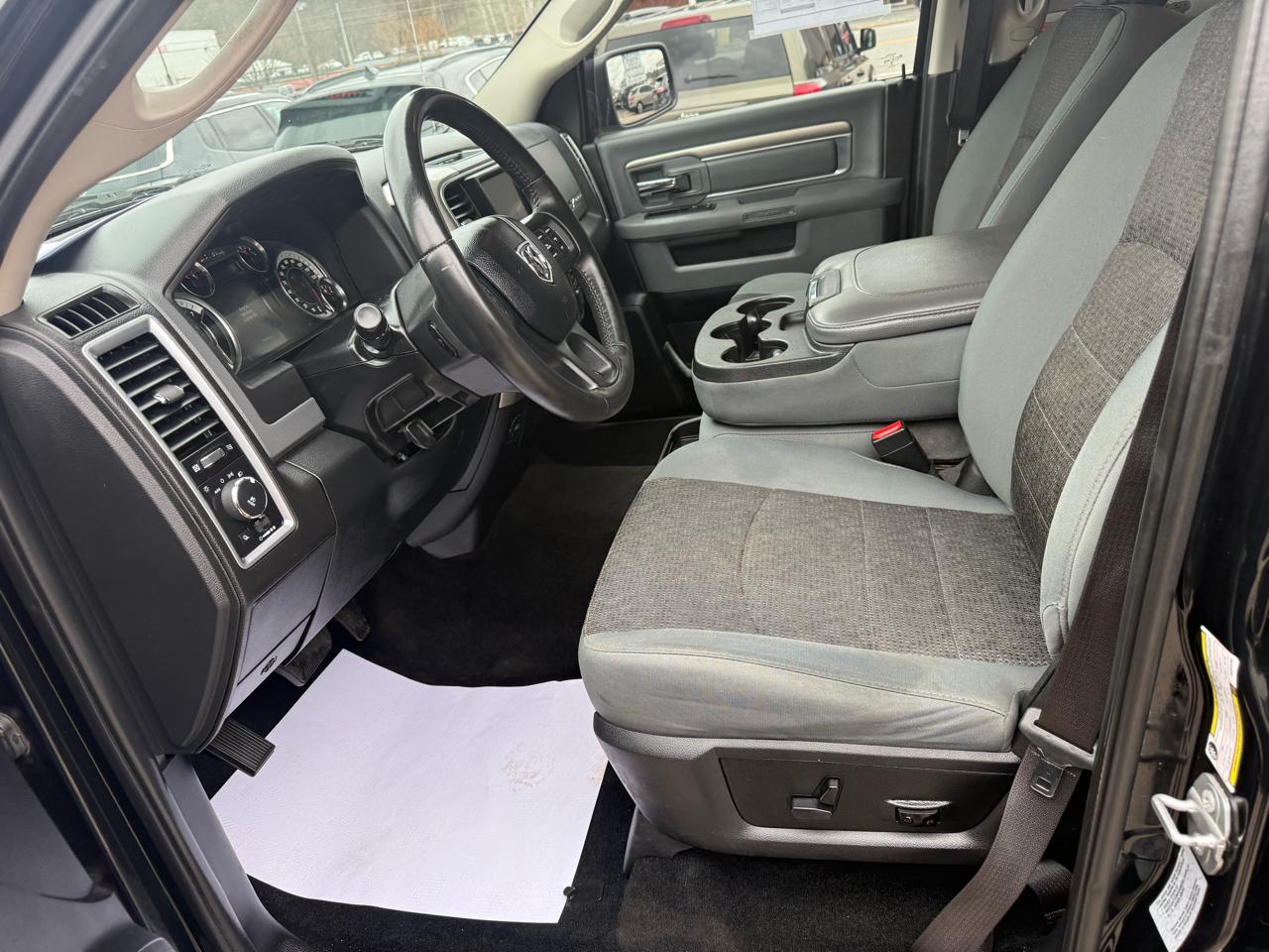 RAM 1500 SLT Crew Cab SWB 4WD 2017