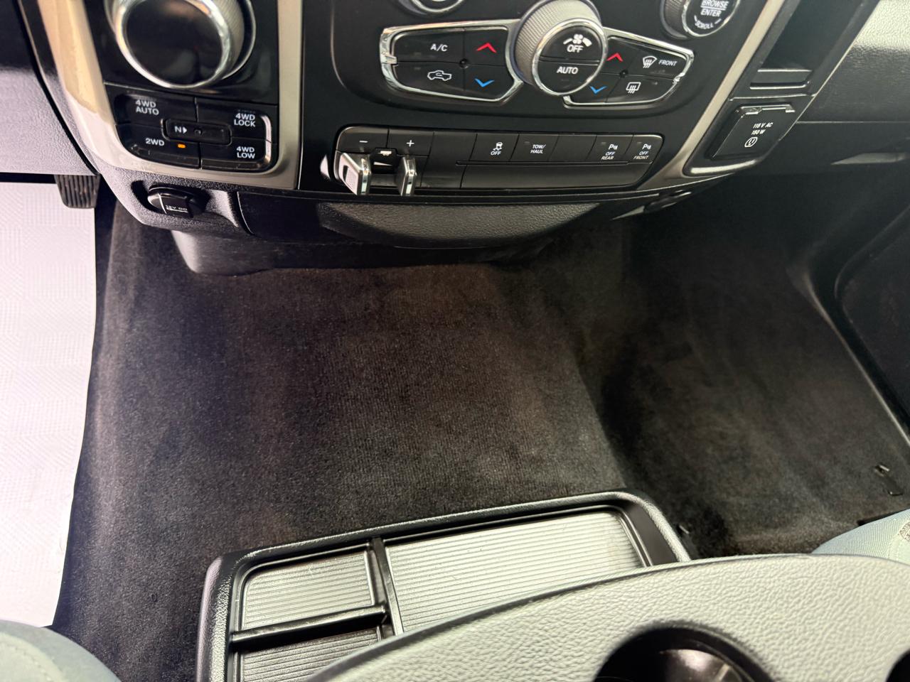 RAM 1500 SLT Crew Cab SWB 4WD 2017