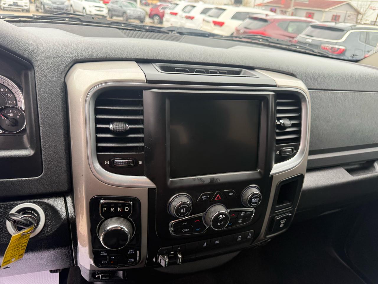 RAM 1500 SLT Crew Cab SWB 4WD 2017