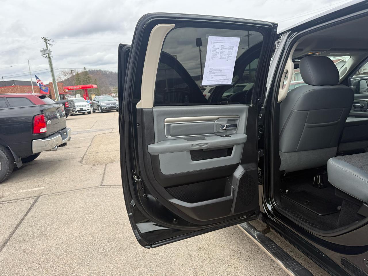 RAM 1500 SLT Crew Cab SWB 4WD 2017