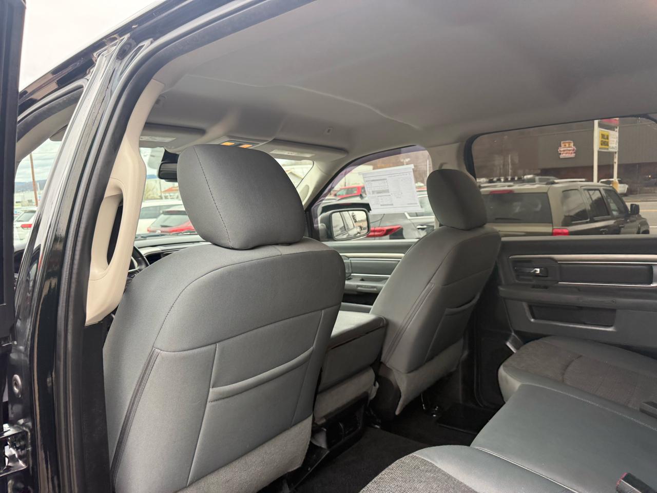 RAM 1500 SLT Crew Cab SWB 4WD 2017