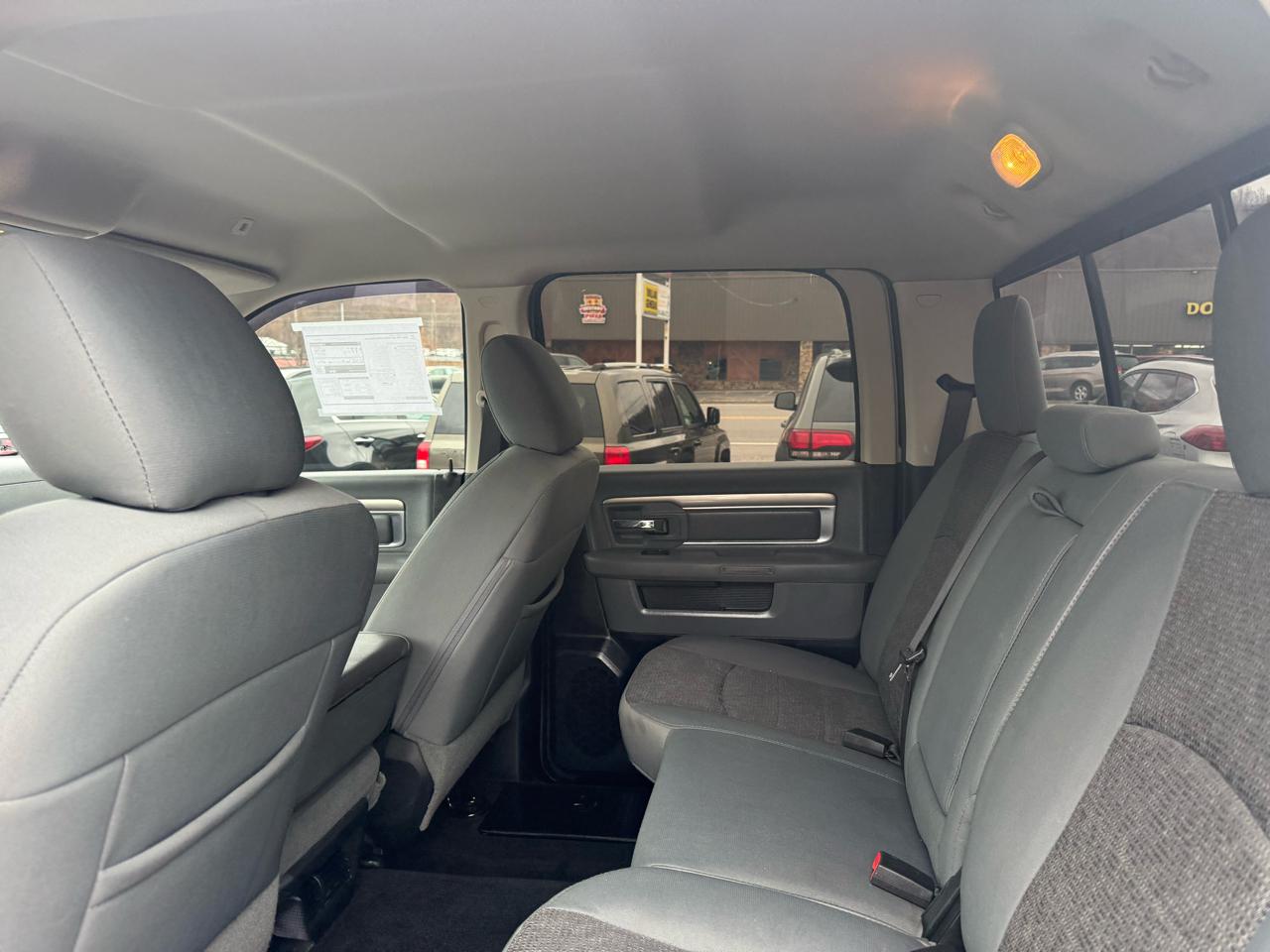 RAM 1500 SLT Crew Cab SWB 4WD 2017