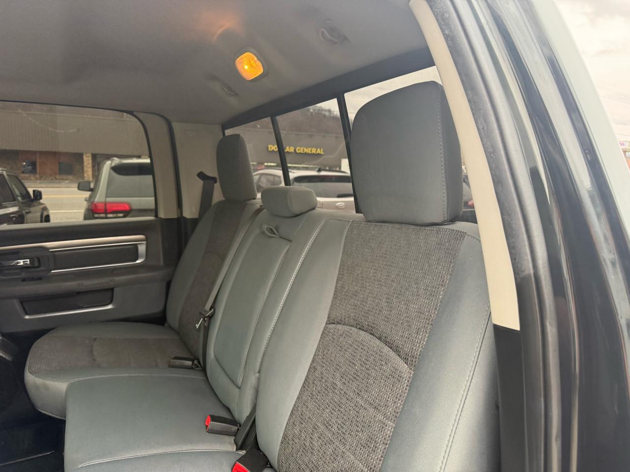 RAM 1500 SLT Crew Cab SWB 4WD 2017