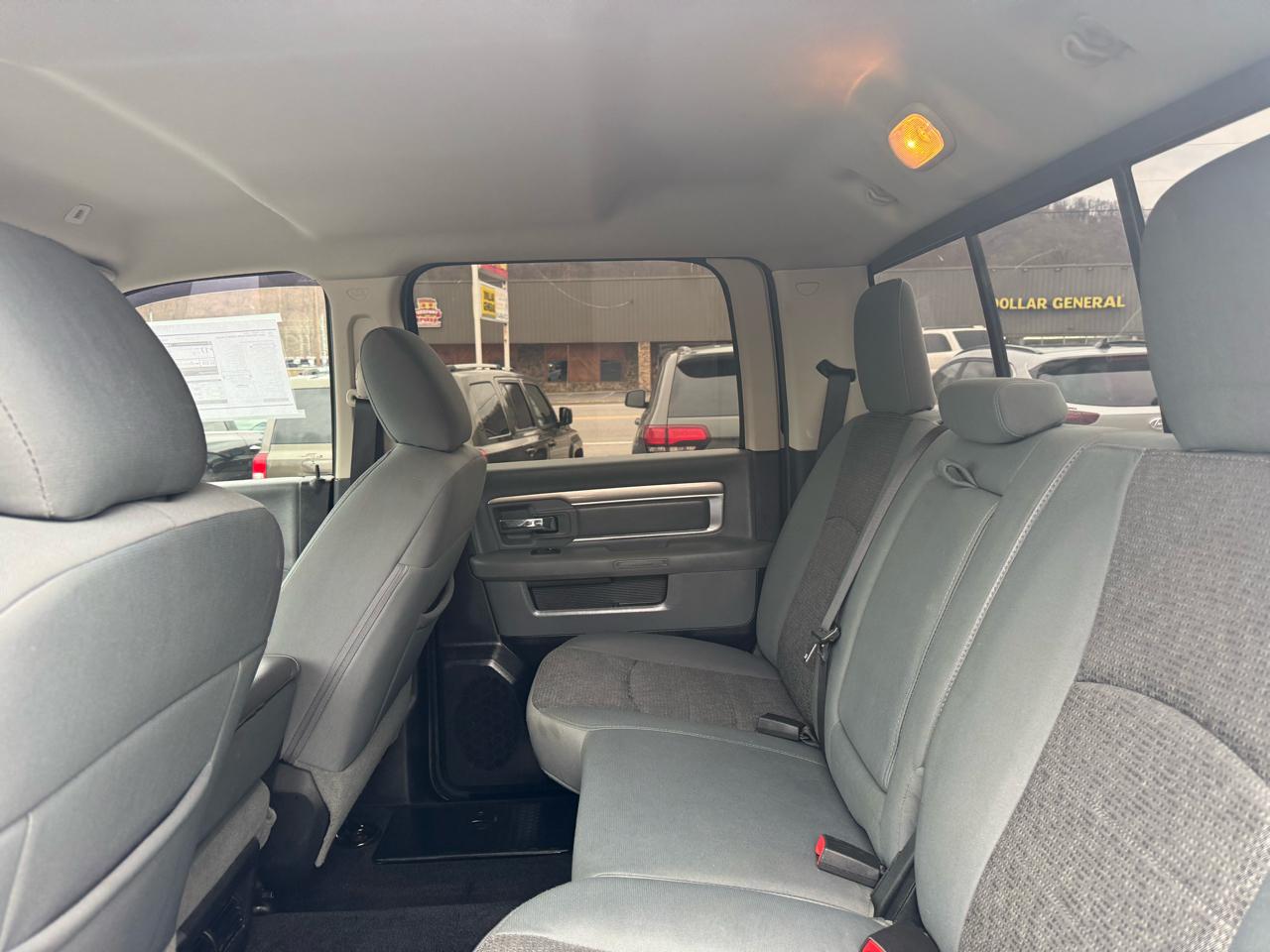 RAM 1500 SLT Crew Cab SWB 4WD 2017