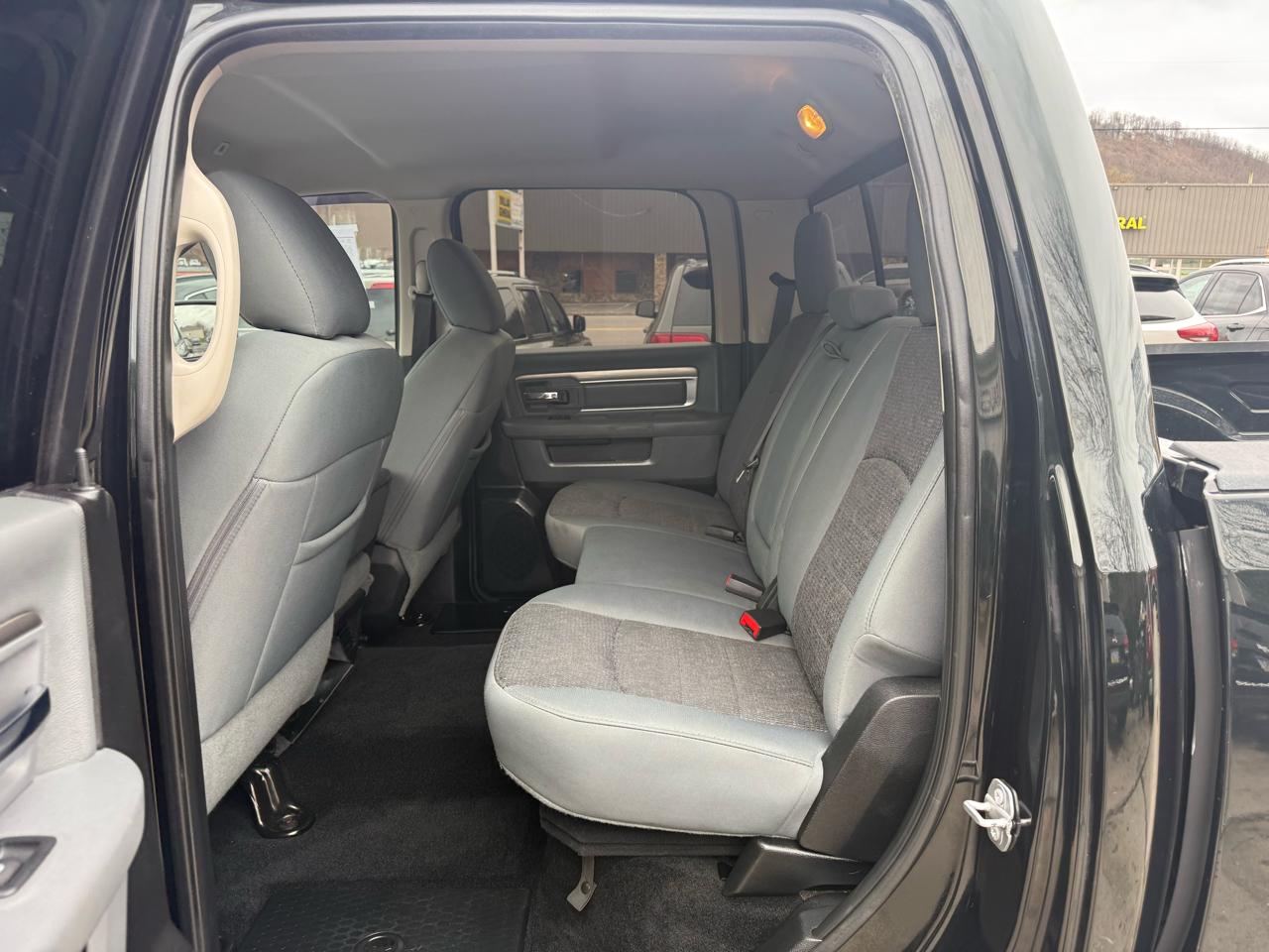 RAM 1500 SLT Crew Cab SWB 4WD 2017