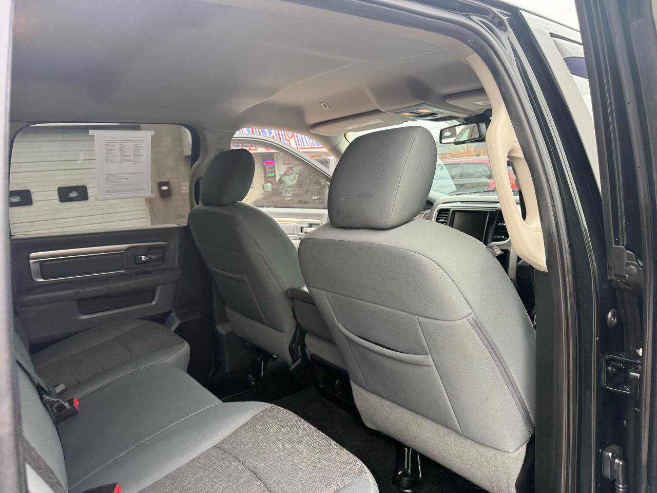 RAM 1500 SLT Crew Cab SWB 4WD 2017