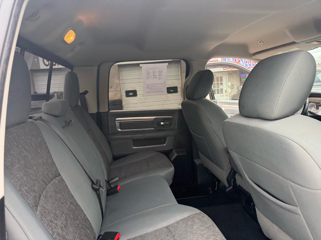 RAM 1500 SLT Crew Cab SWB 4WD 2017