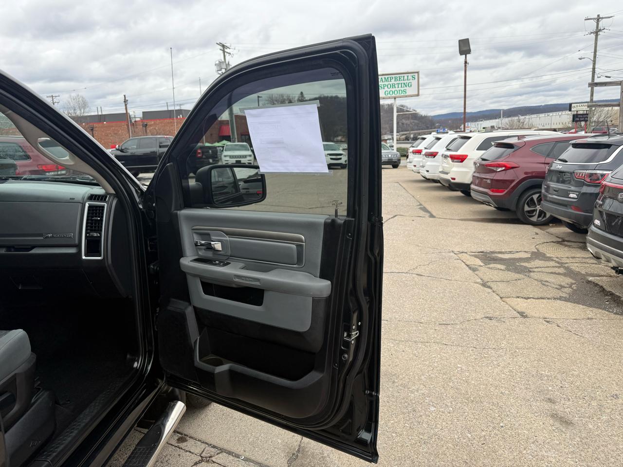 RAM 1500 SLT Crew Cab SWB 4WD 2017