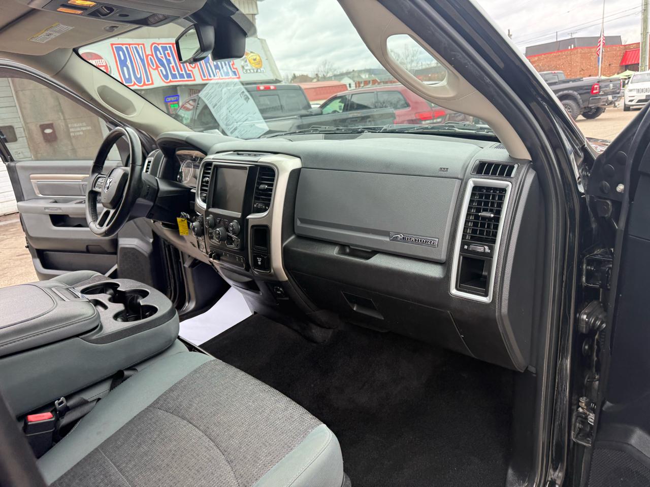 RAM 1500 SLT Crew Cab SWB 4WD 2017