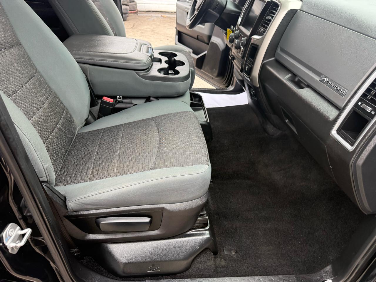 RAM 1500 SLT Crew Cab SWB 4WD 2017