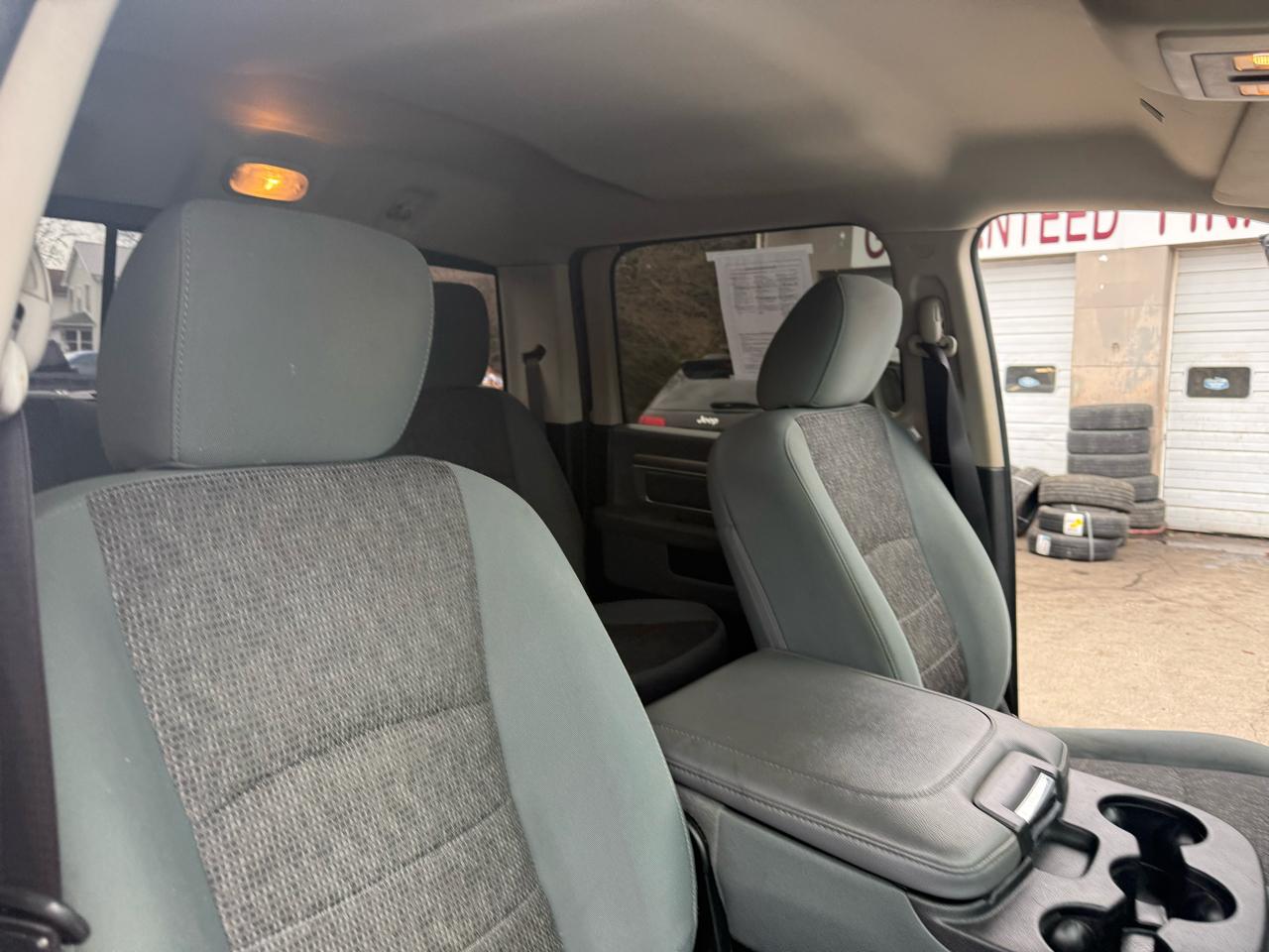 RAM 1500 SLT Crew Cab SWB 4WD 2017