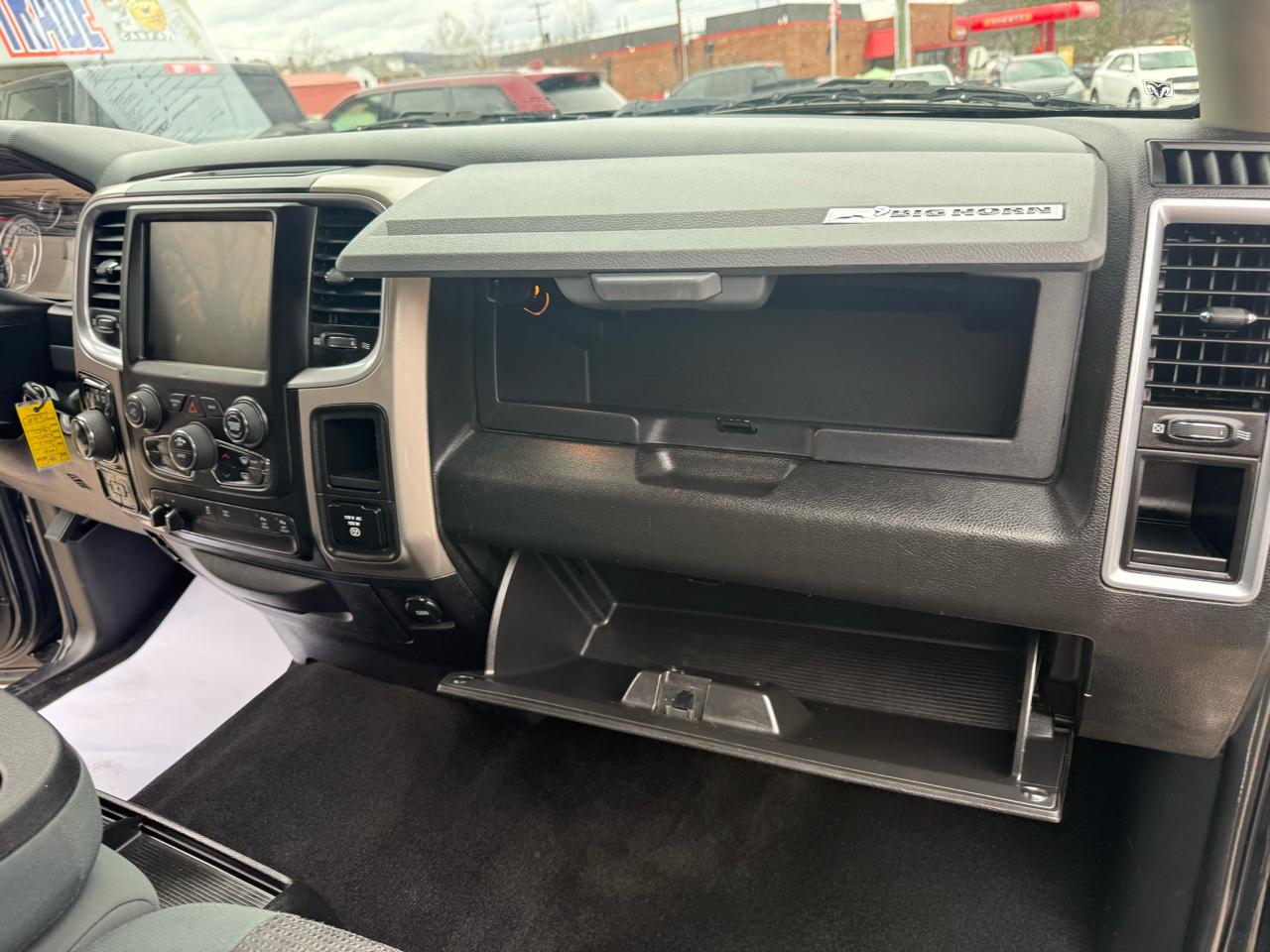 RAM 1500 SLT Crew Cab SWB 4WD 2017