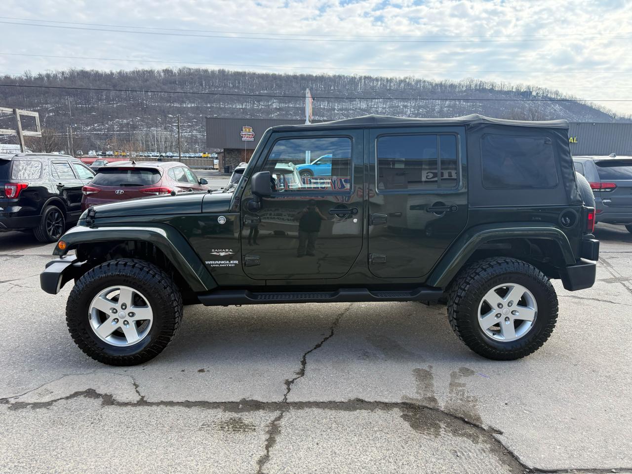 Jeep Wrangler Unlimited Sahara 4WD 2012