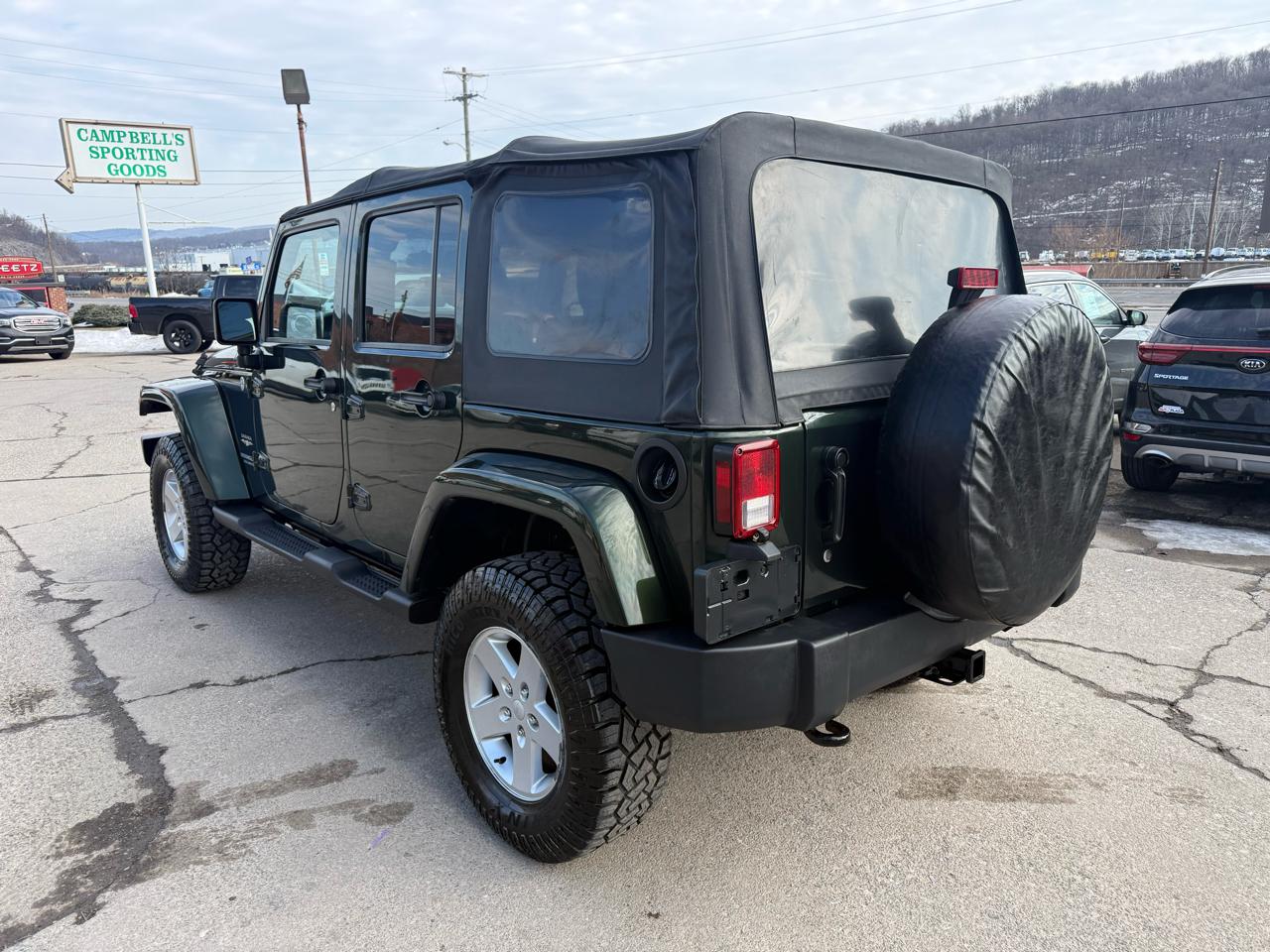 Jeep Wrangler Unlimited Sahara 4WD 2012