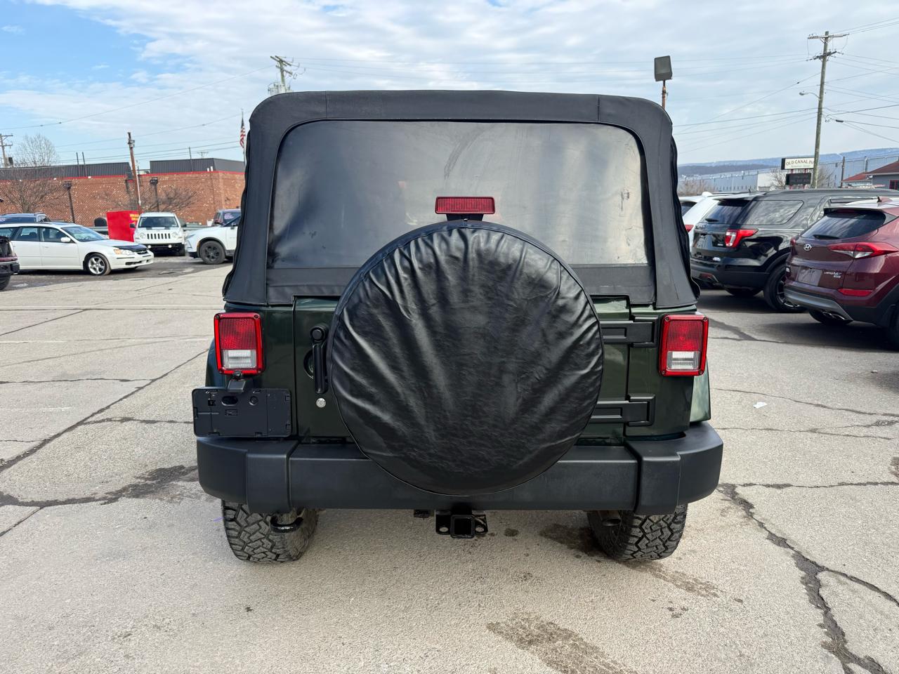 Jeep Wrangler Unlimited Sahara 4WD 2012