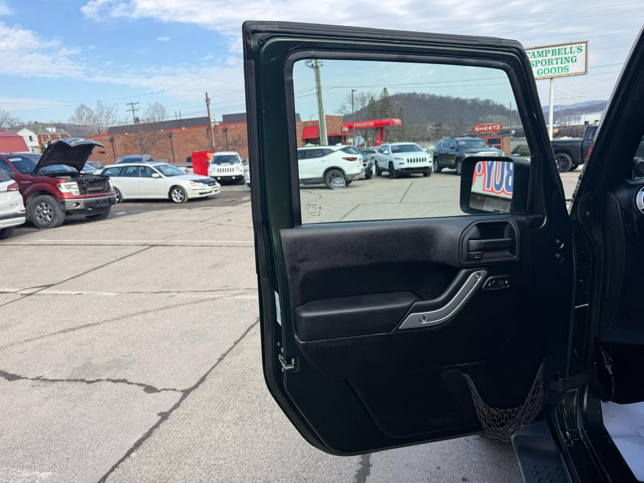 Jeep Wrangler Unlimited Sahara 4WD 2012