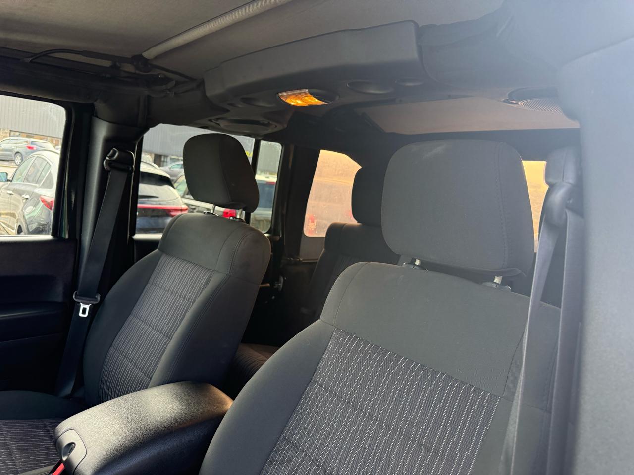 Jeep Wrangler Unlimited Sahara 4WD 2012