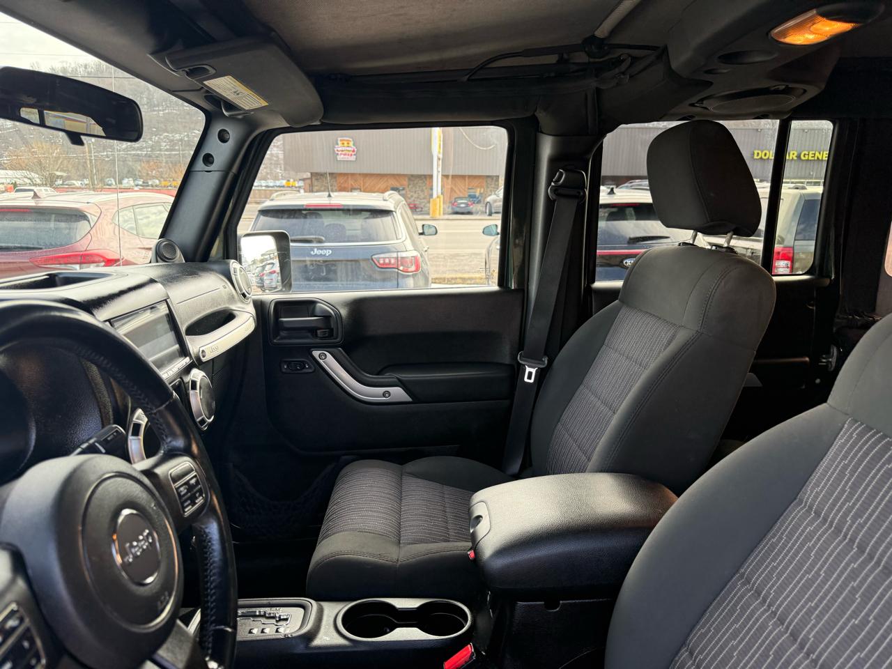 Jeep Wrangler Unlimited Sahara 4WD 2012