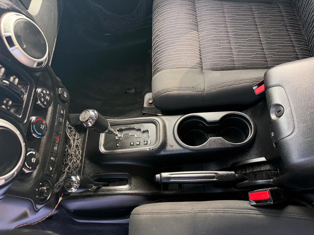 Jeep Wrangler Unlimited Sahara 4WD 2012