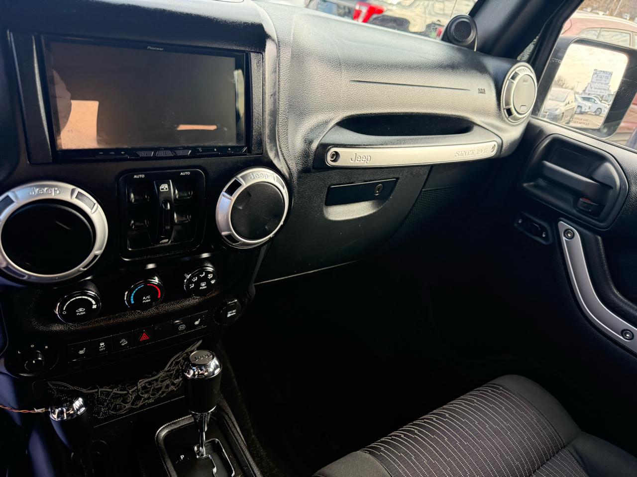 Jeep Wrangler Unlimited Sahara 4WD 2012