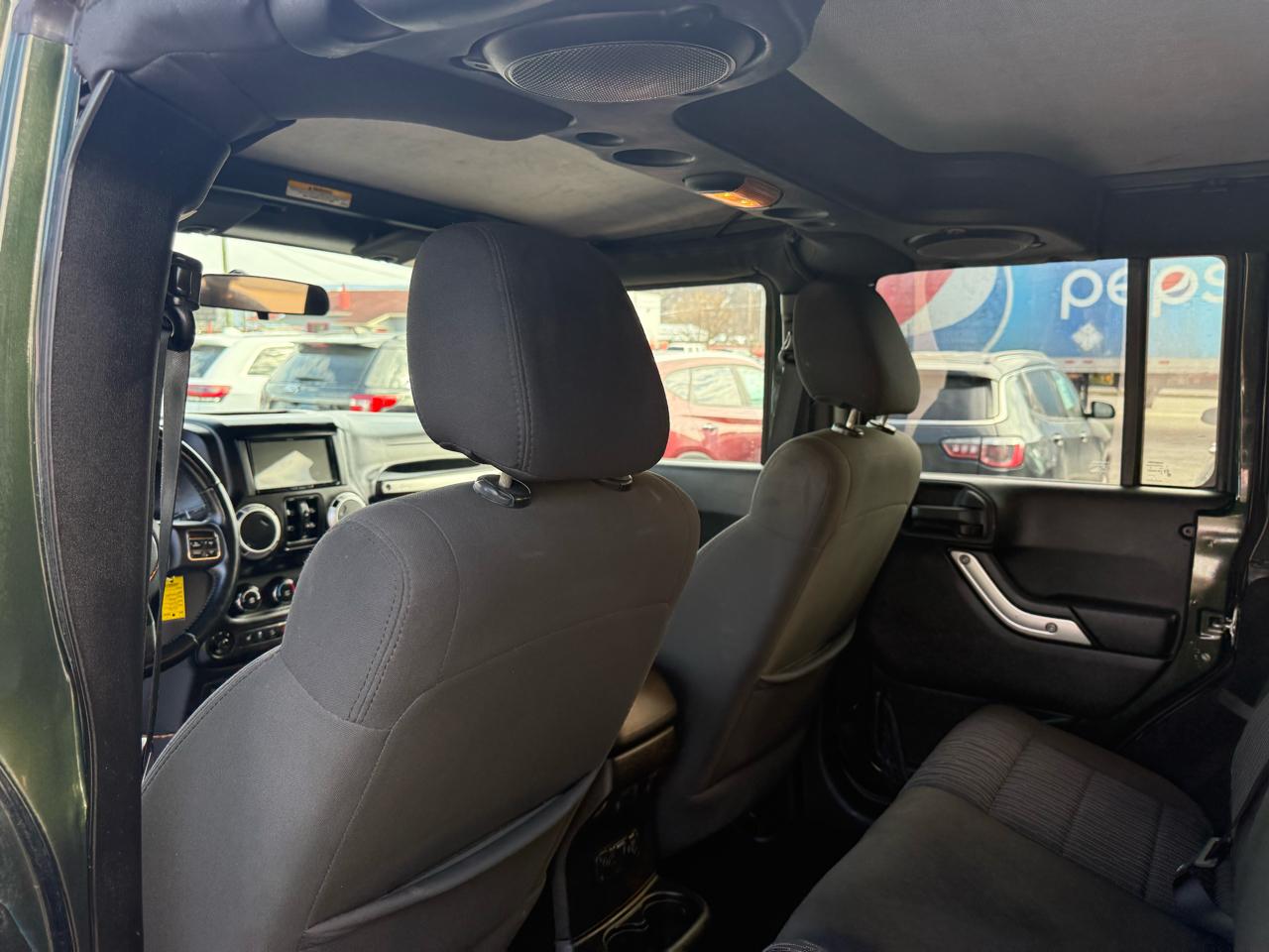 Jeep Wrangler Unlimited Sahara 4WD 2012