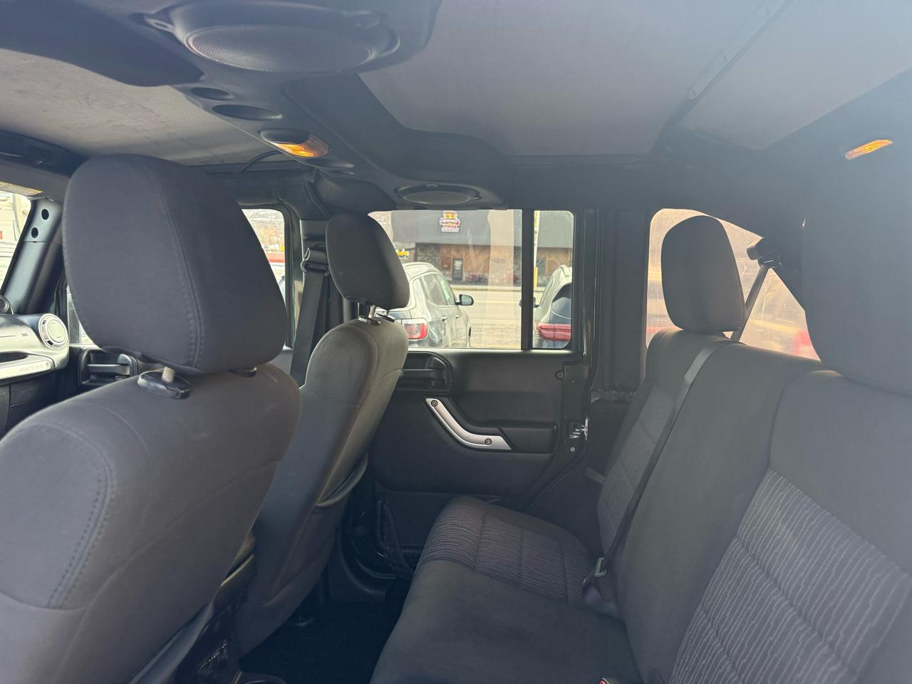 Jeep Wrangler Unlimited Sahara 4WD 2012