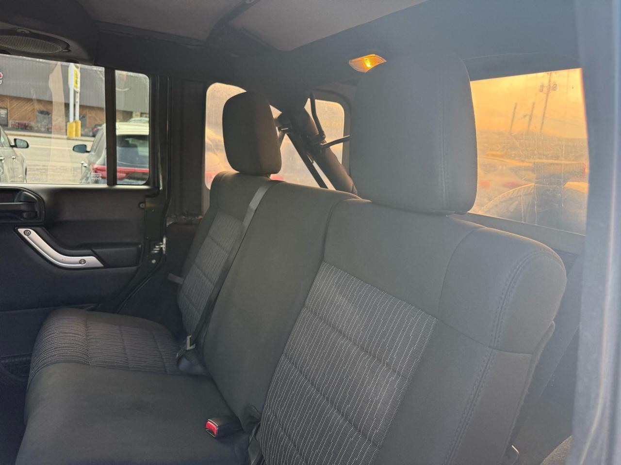 Jeep Wrangler Unlimited Sahara 4WD 2012