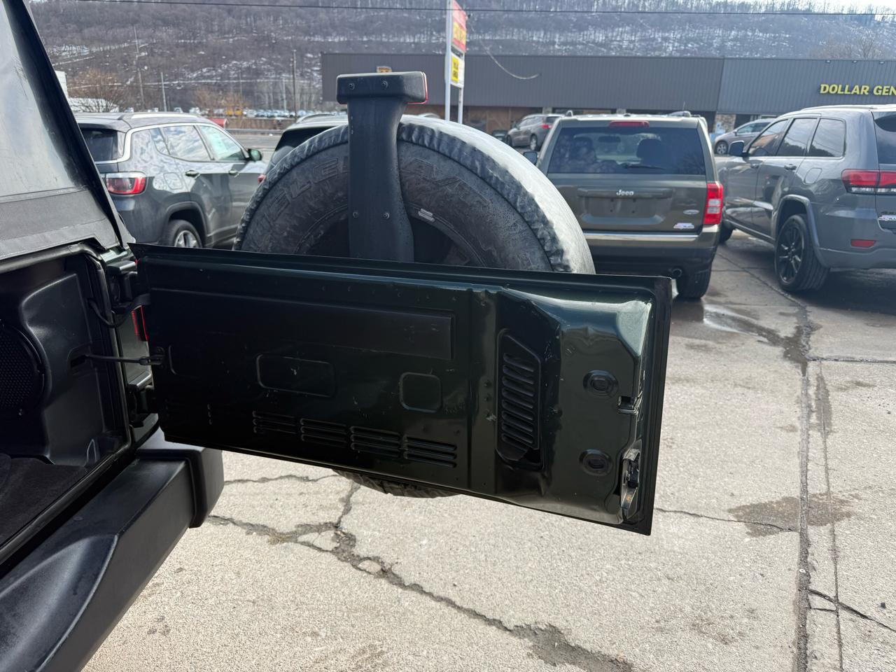 Jeep Wrangler Unlimited Sahara 4WD 2012