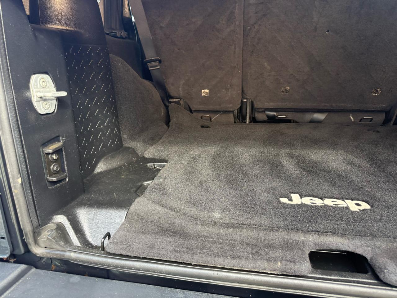 Jeep Wrangler Unlimited Sahara 4WD 2012