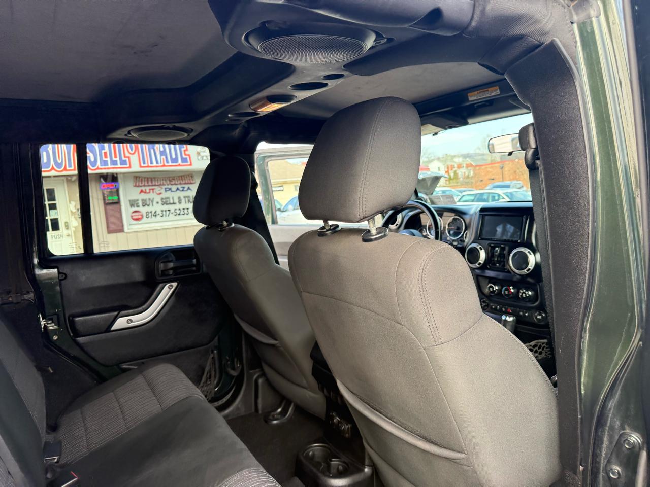 Jeep Wrangler Unlimited Sahara 4WD 2012