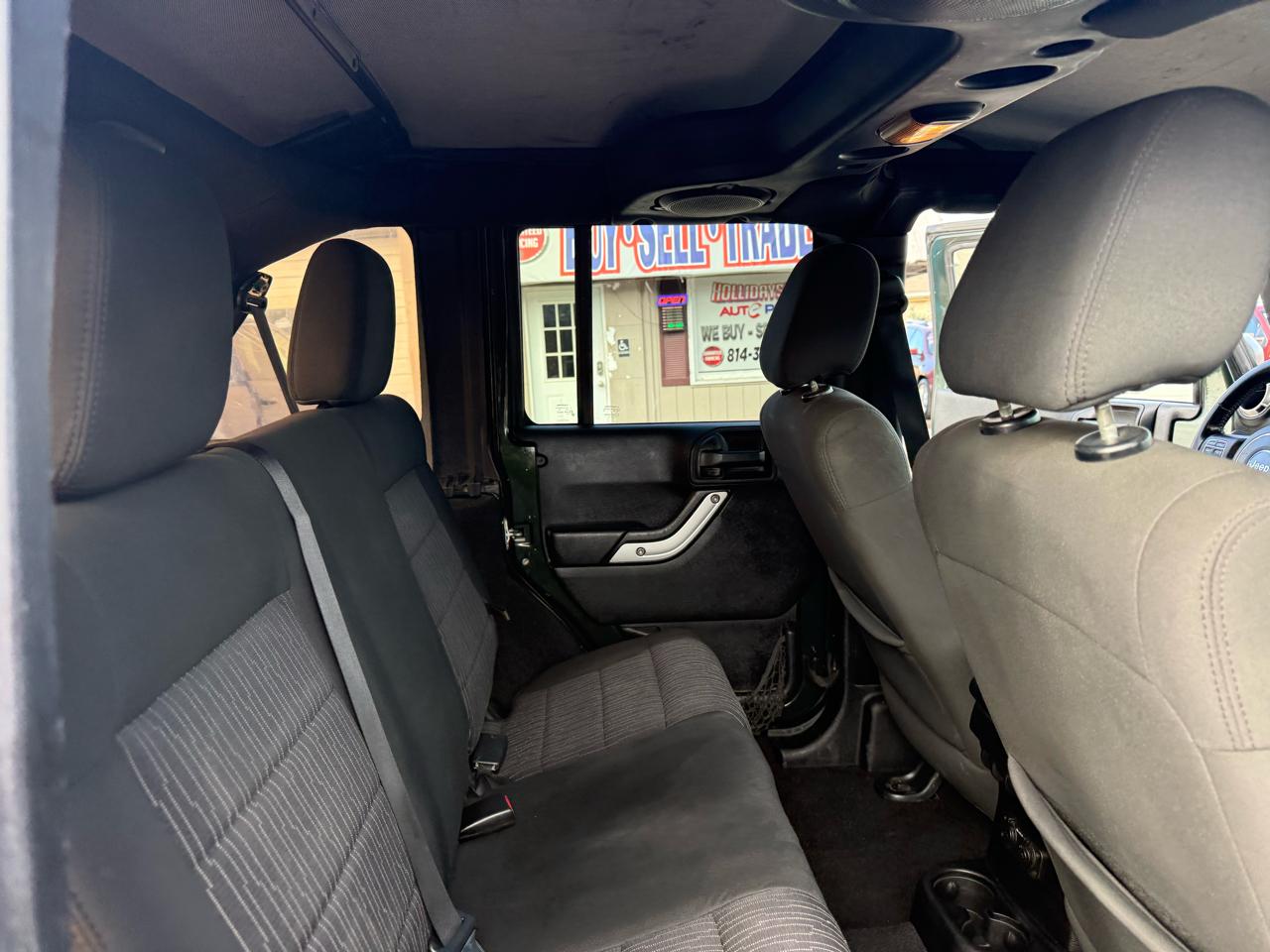 Jeep Wrangler Unlimited Sahara 4WD 2012