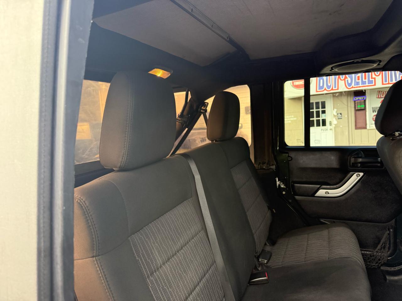 Jeep Wrangler Unlimited Sahara 4WD 2012