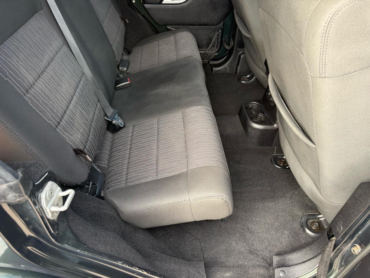 Jeep Wrangler Unlimited Sahara 4WD 2012