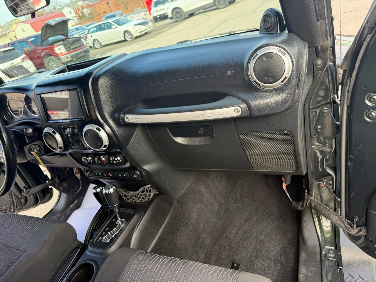 Jeep Wrangler Unlimited Sahara 4WD 2012