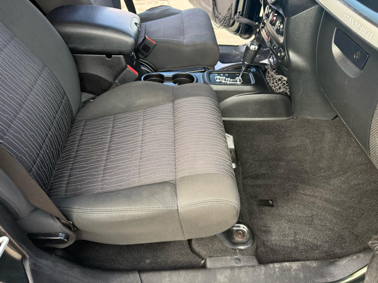 Jeep Wrangler Unlimited Sahara 4WD 2012