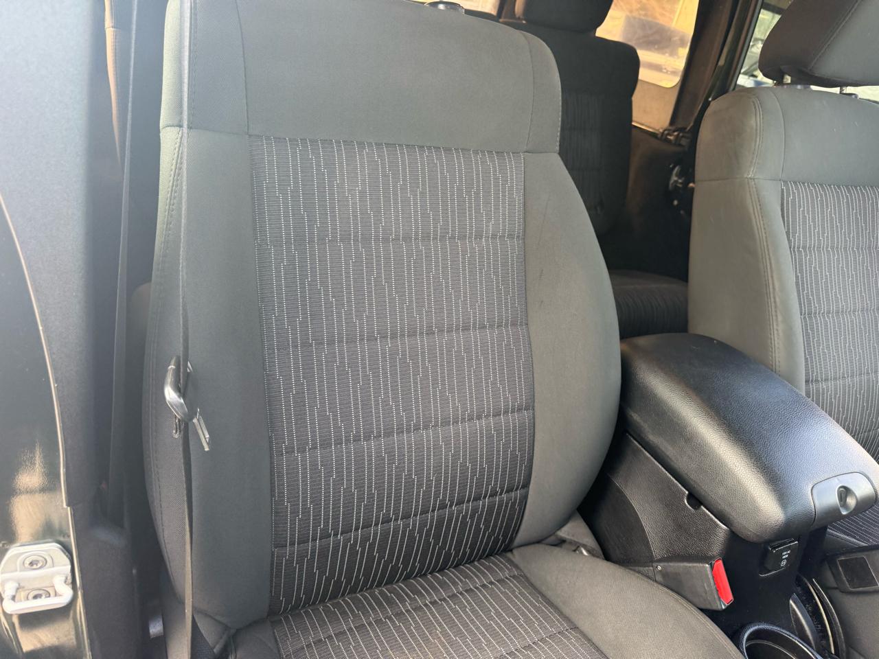 Jeep Wrangler Unlimited Sahara 4WD 2012