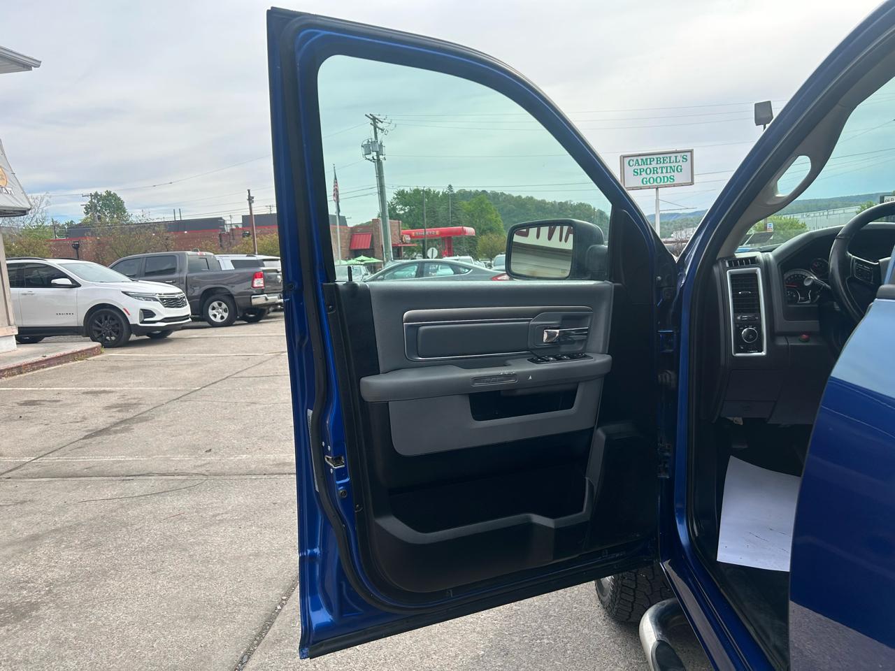 RAM 1500 SLT Crew Cab SWB 4WD 2018