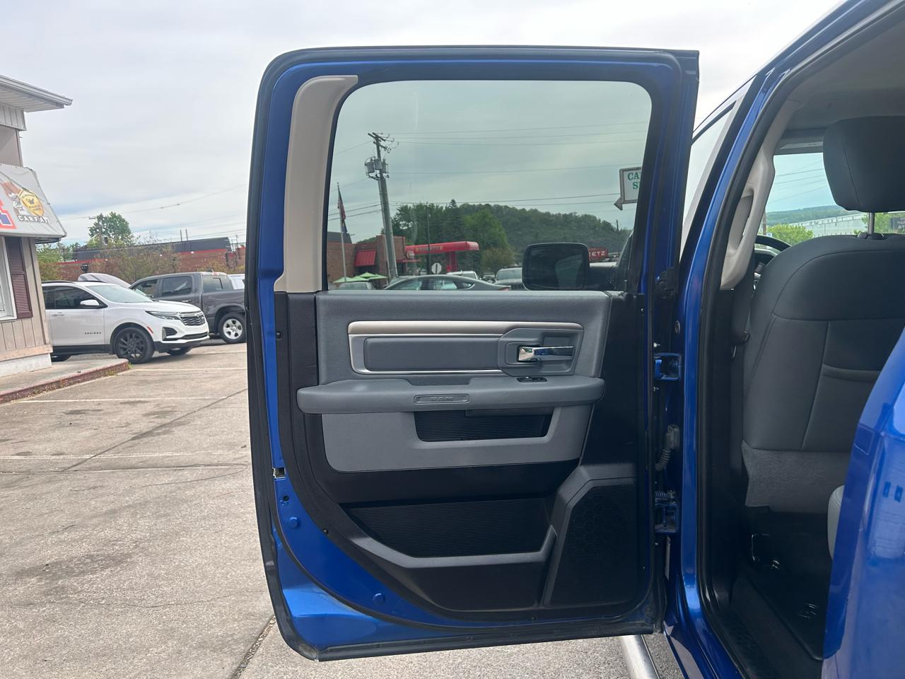 RAM 1500 SLT Crew Cab SWB 4WD 2018
