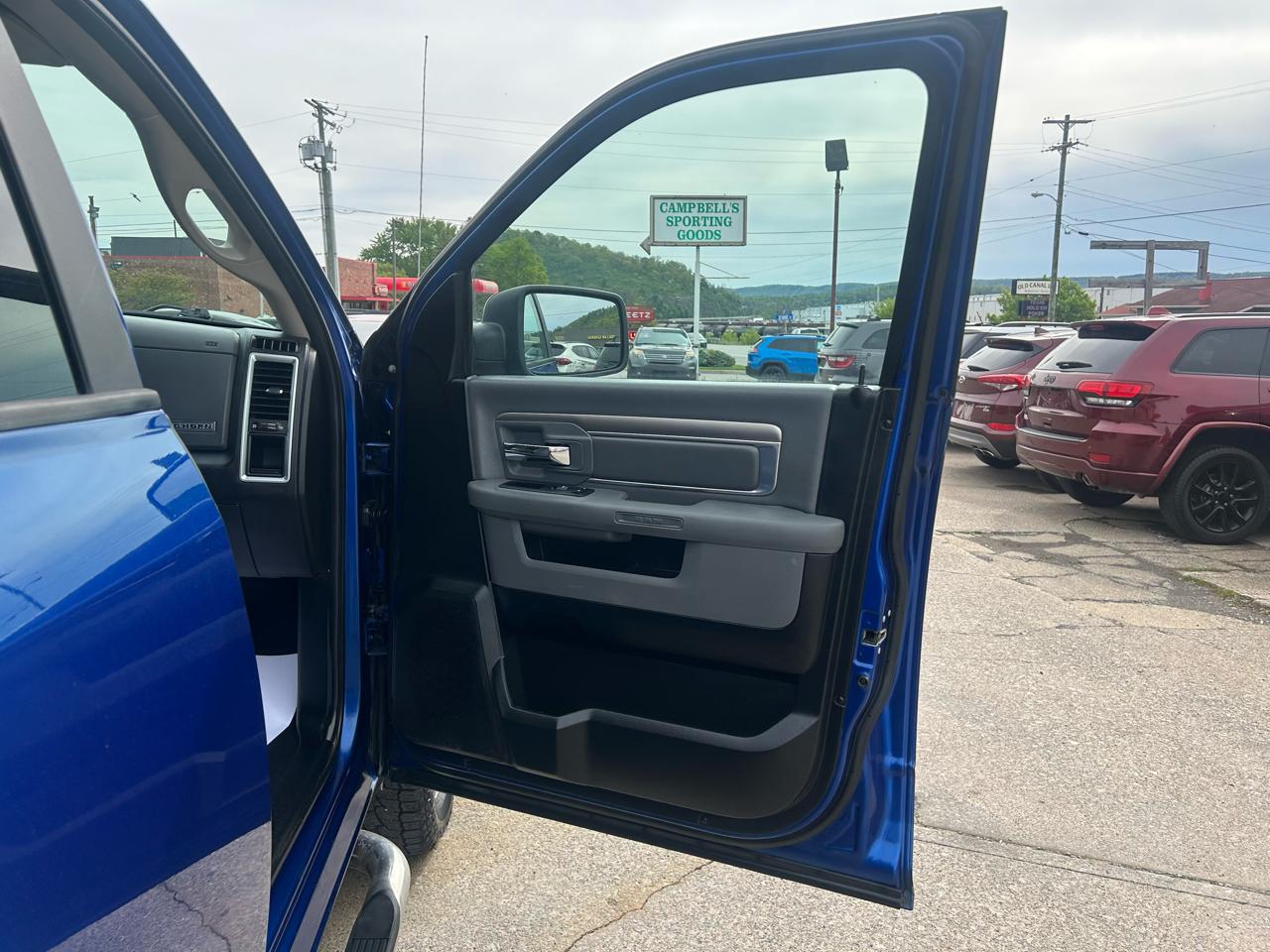 RAM 1500 SLT Crew Cab SWB 4WD 2018