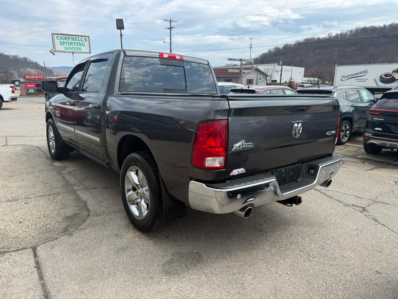 RAM 1500 SLT Crew Cab SWB 4WD 2016