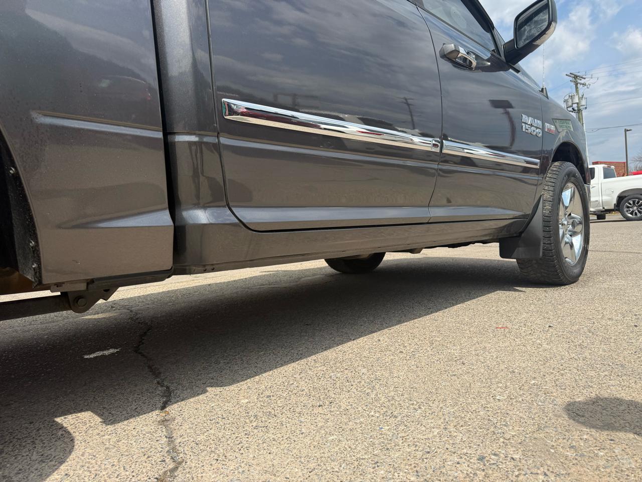 RAM 1500 SLT Crew Cab SWB 4WD 2016