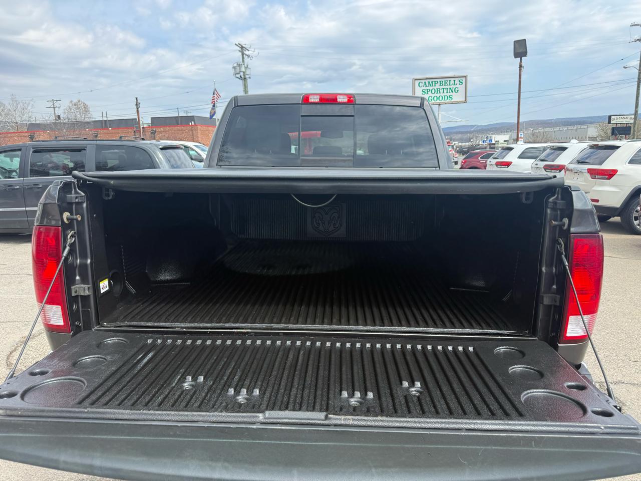 RAM 1500 SLT Crew Cab SWB 4WD 2016