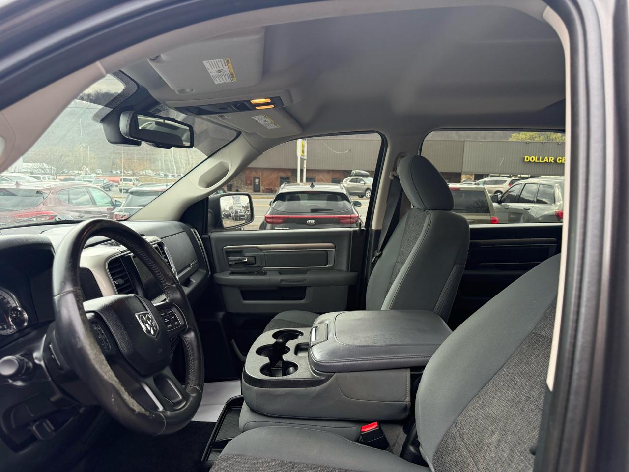 RAM 1500 SLT Crew Cab SWB 4WD 2016