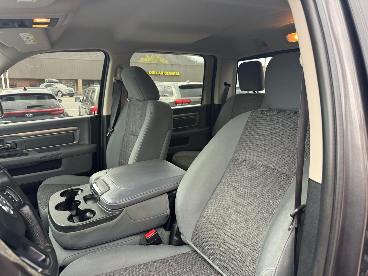 RAM 1500 SLT Crew Cab SWB 4WD 2016