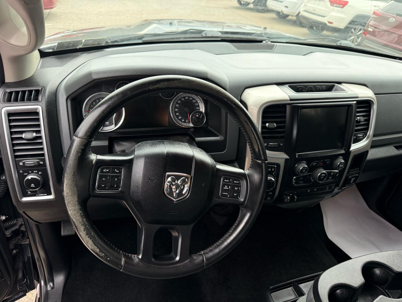 RAM 1500 SLT Crew Cab SWB 4WD 2016