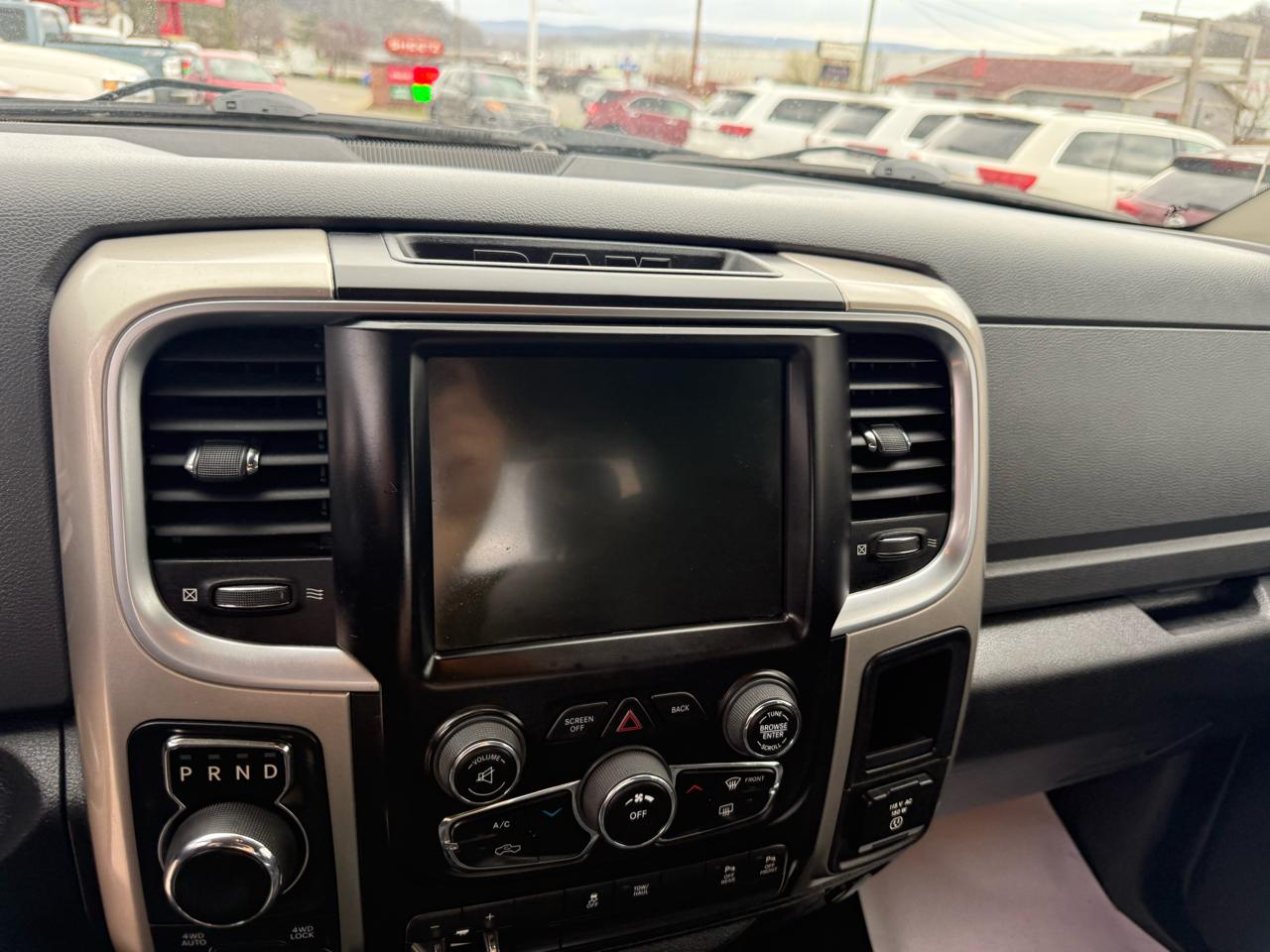 RAM 1500 SLT Crew Cab SWB 4WD 2016