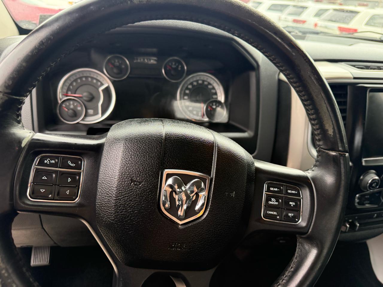 RAM 1500 SLT Crew Cab SWB 4WD 2016