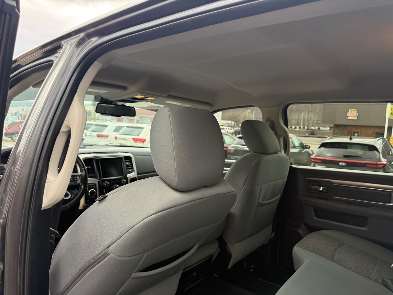 RAM 1500 SLT Crew Cab SWB 4WD 2016